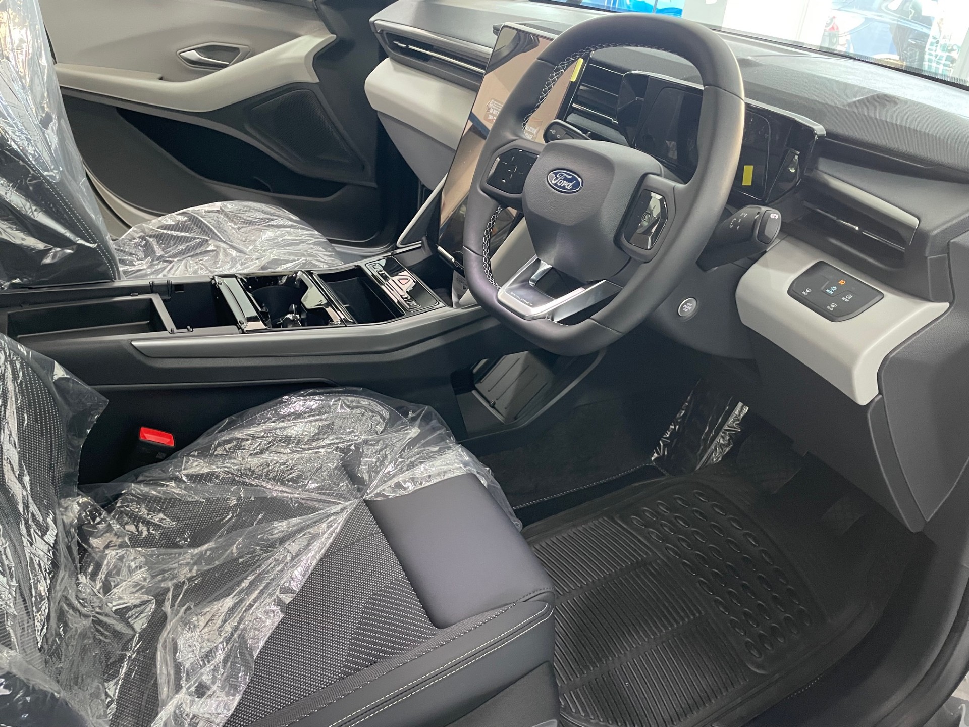 
								FORD EXPLORER EV full									