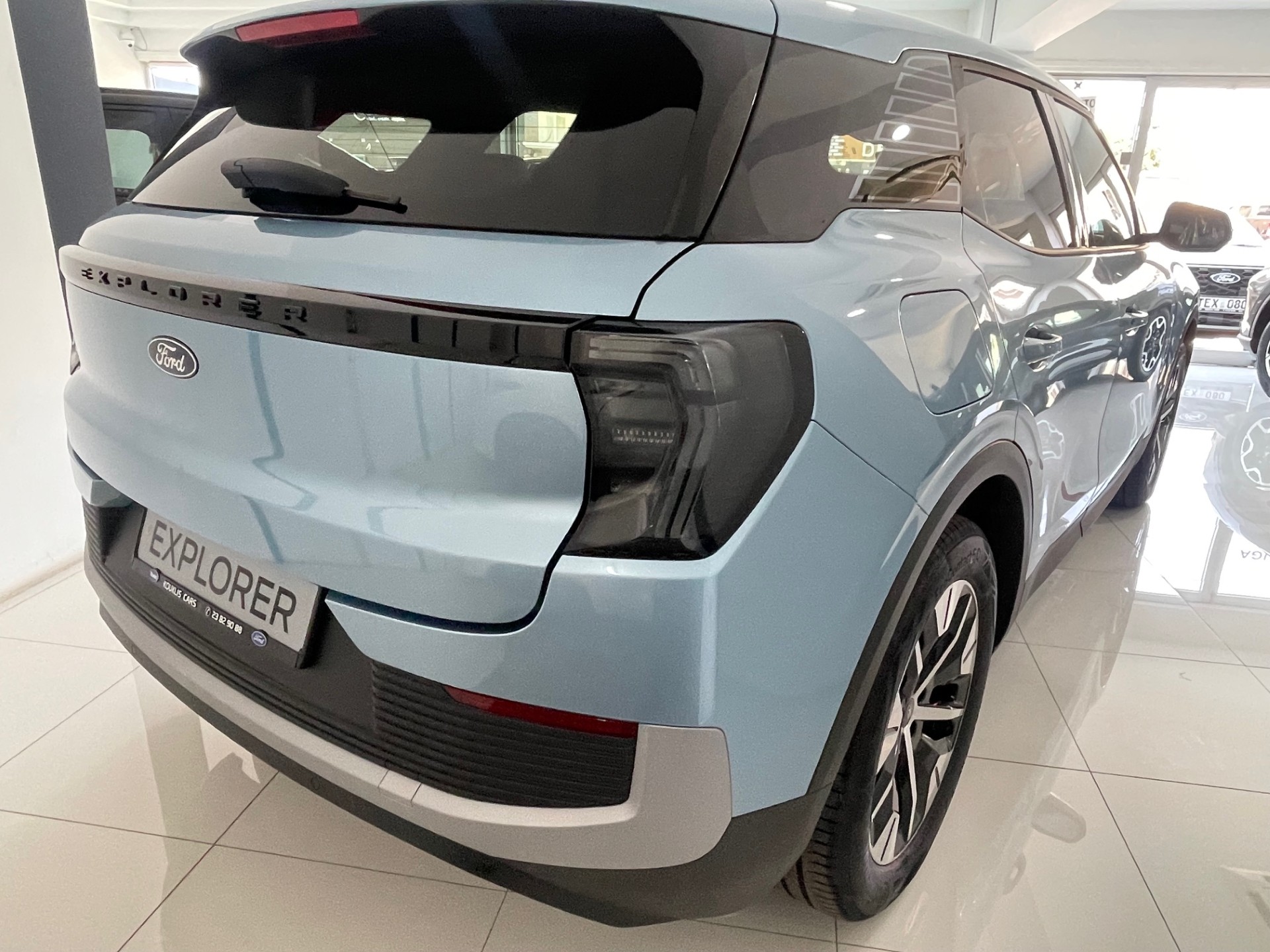 
								FORD EXPLORER EV full									