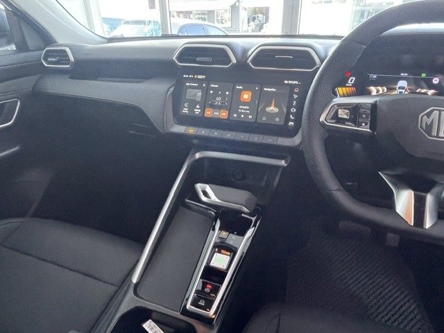 
								MG ZS HYBRID PLUS TROPHY 197 PS full									